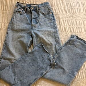 Light Wash ribcage straight women’s jeans